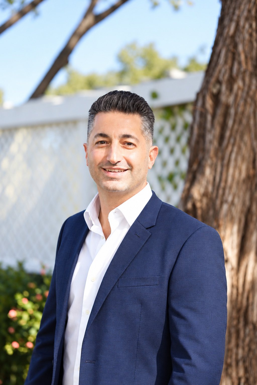 Portrait of Amir Moghaddam, co-founder of OptyPeptides